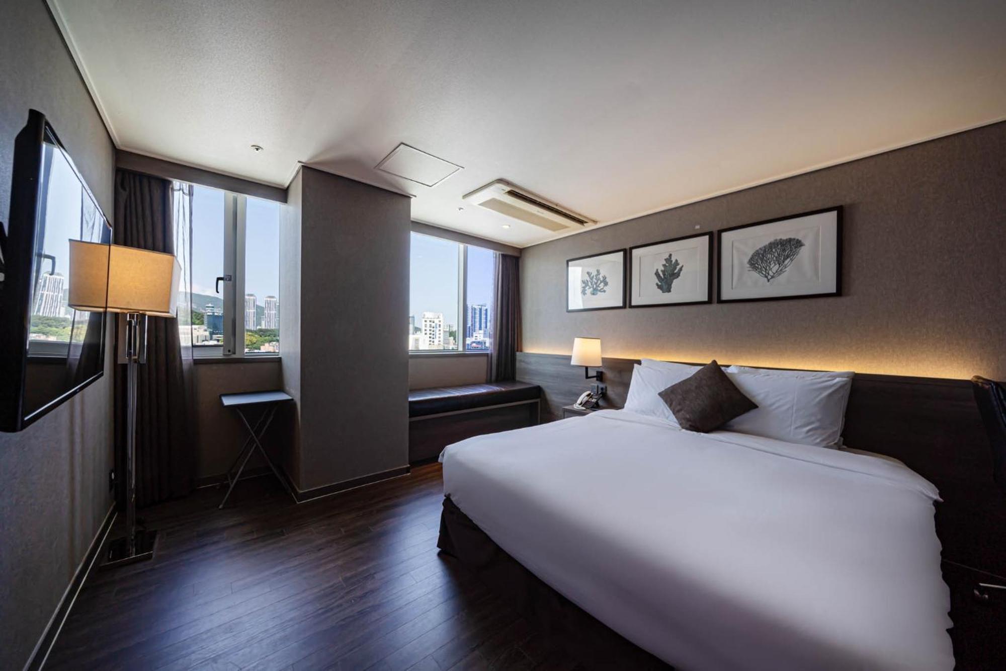 Kent Hotel Gwangalli by Kensington Busan Bagian luar foto